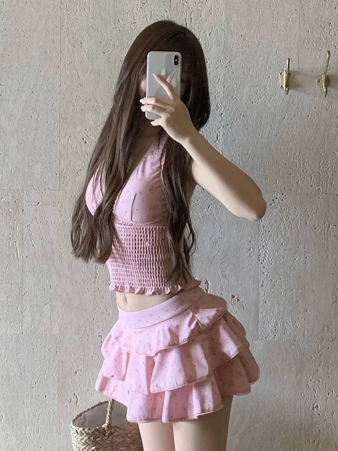 ชุดว่ายน้ำผู้หญิงสำหรับฤดูร้อน - Costumes บทวิจารณ์และราคา